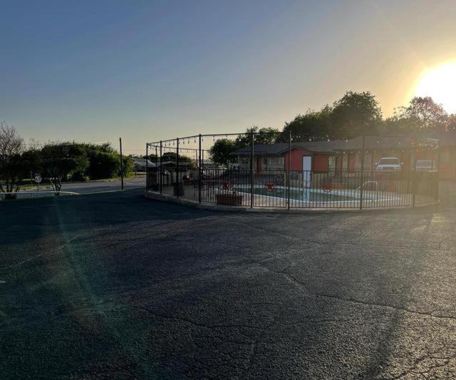 Glen Rose Inn & Suites Dış mekan fotoğraf